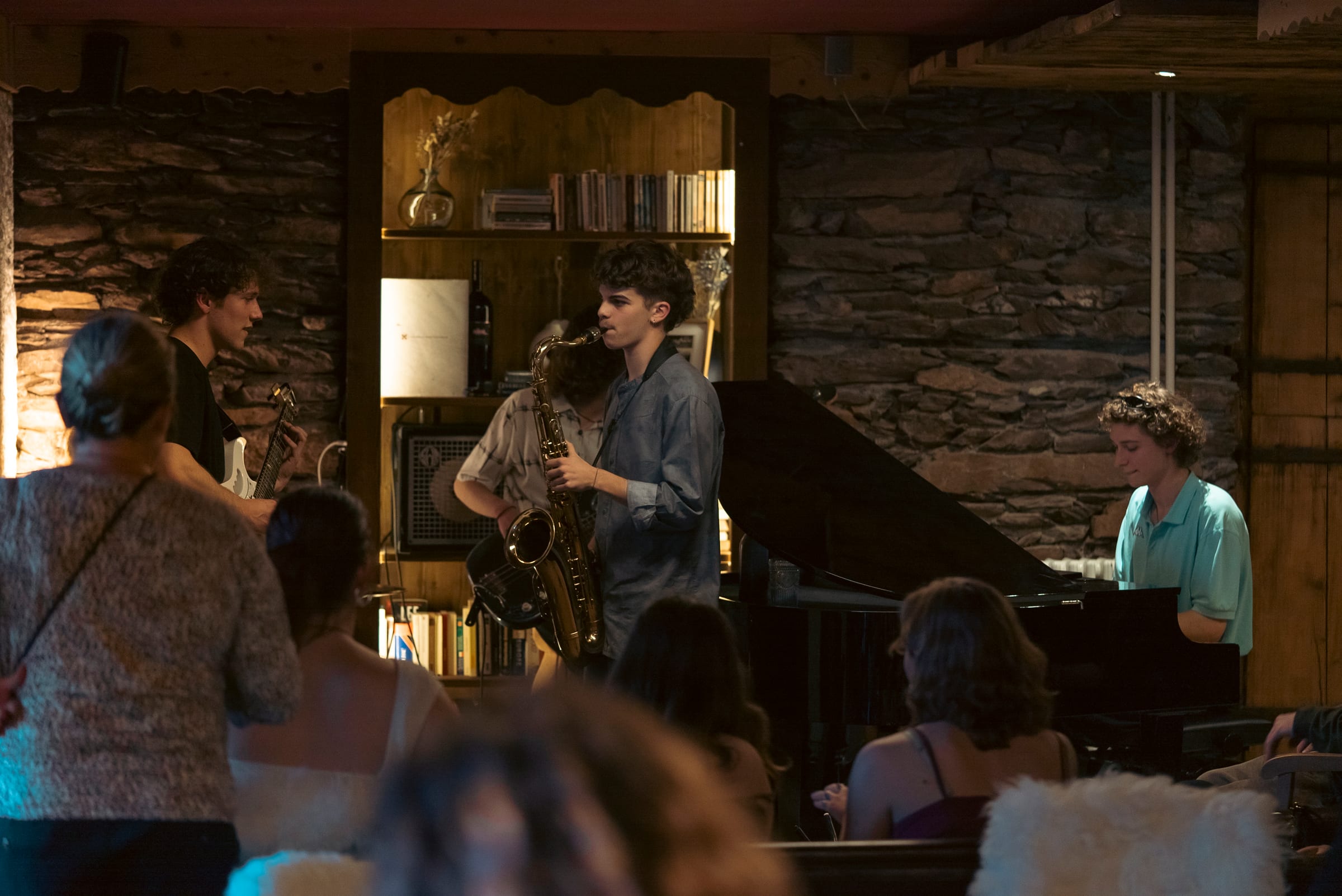 Quatuor jazz au piano et au saxophone, événement musical au Grand Chalet