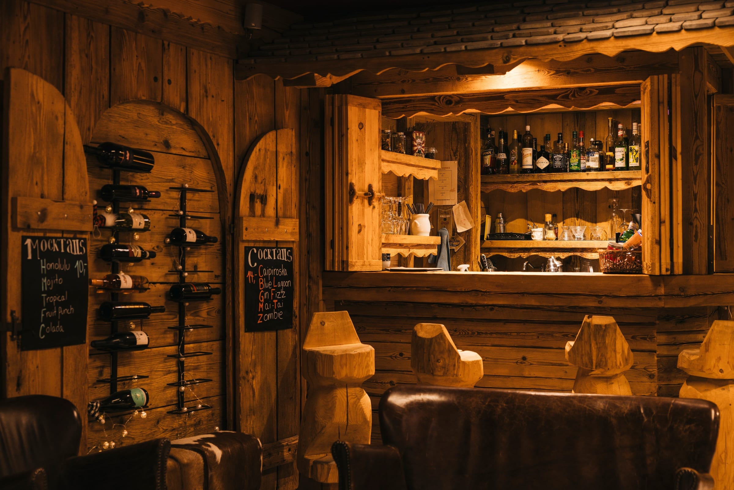 Comptoir du bar, sélection vins du Chablais